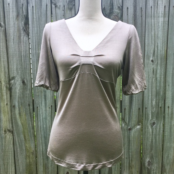 Banana Republic · V-neck Top w/ Puff Sleeves Sz M - Picture 1 of 8